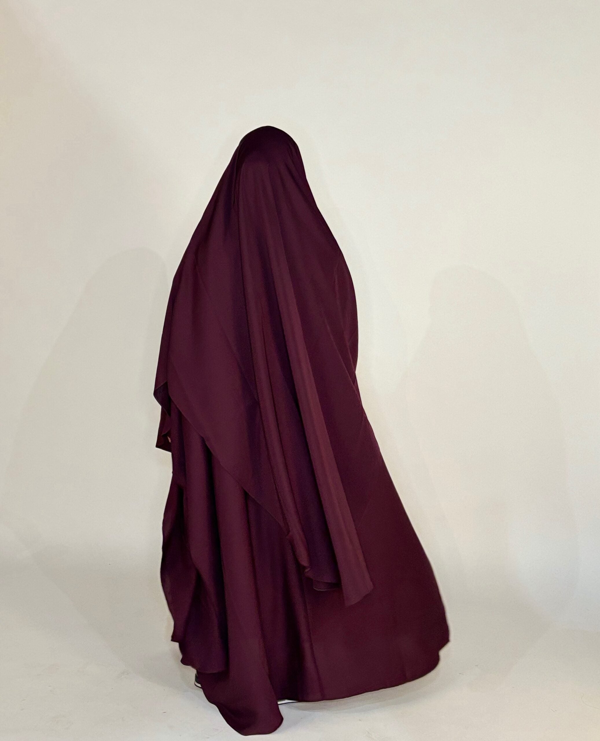 Khimar umrundete Maleeka Nidha