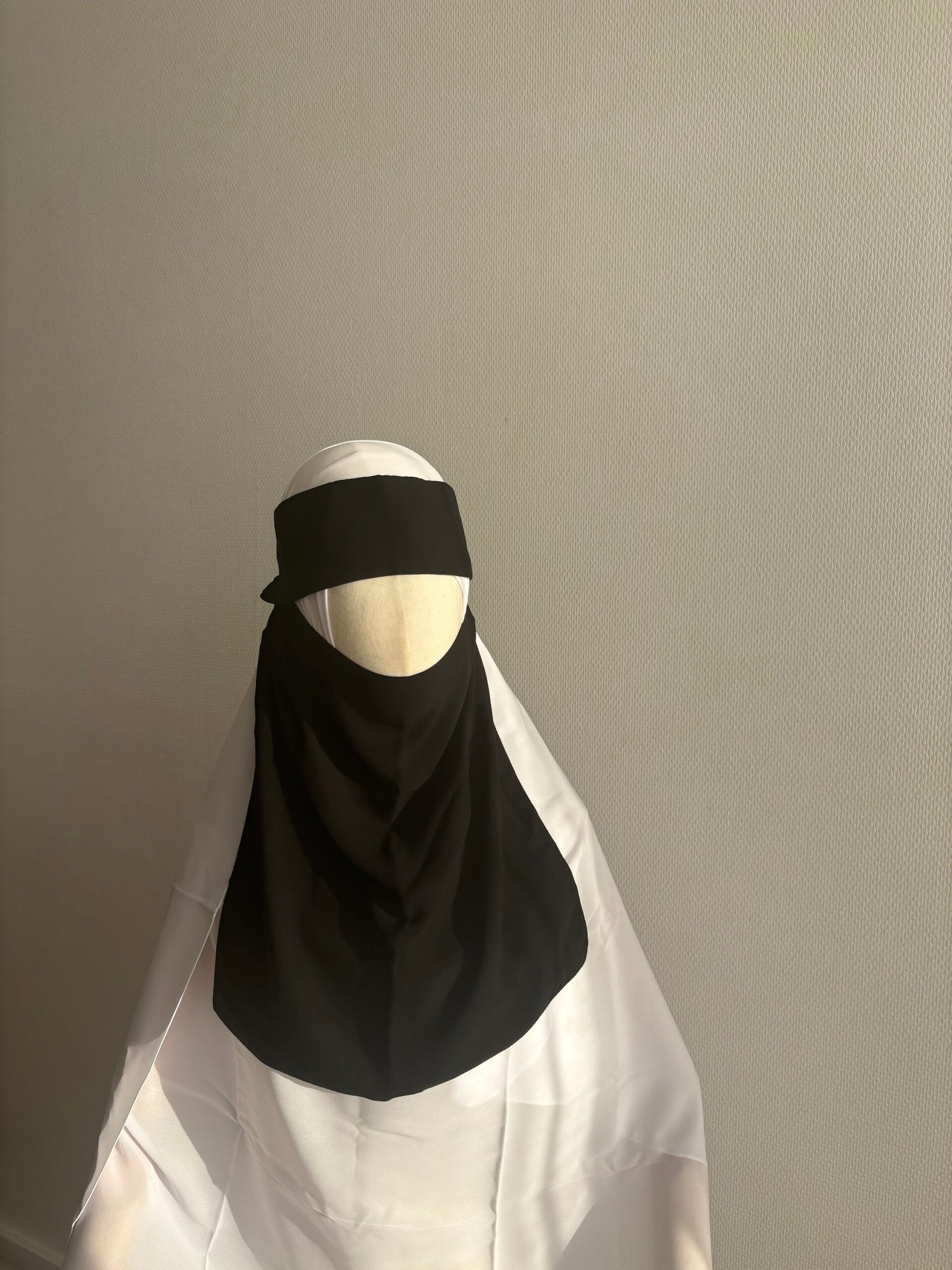 Niqab pull down